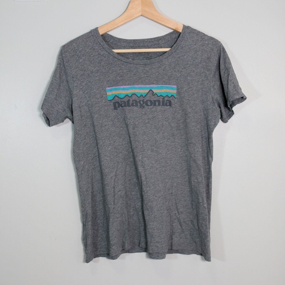 Patagonia T Shirt Women’s Sz Medium Gray Logo Spell Out Hiking Outdoors​​